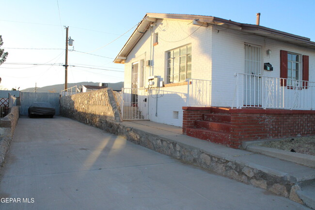 1201 Selden Dr in El Paso, TX - Building Photo - Building Photo