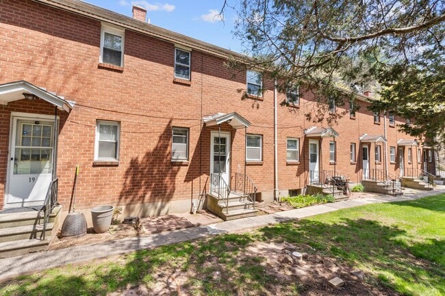 75 Saltonstall Pky, Unit C3 in East Haven, CT - Foto de edificio - Building Photo