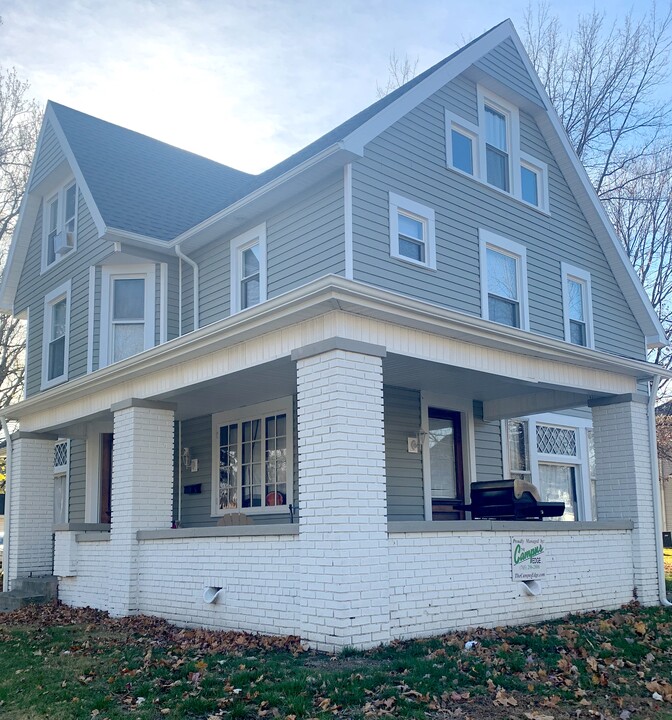 1001 W University Ave in Muncie, IN - Foto de edificio