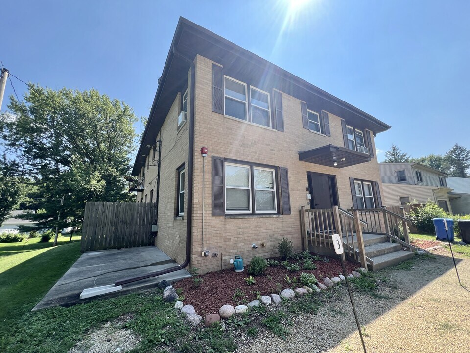 290 Orchard Dr in Oregon, WI - Building Photo