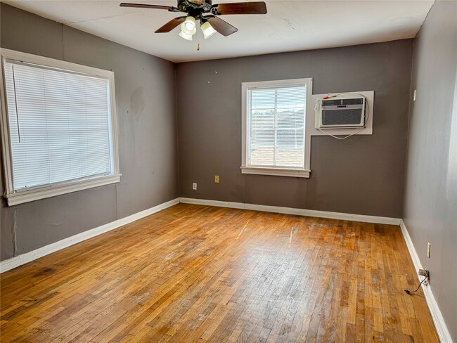 property at 2218 1/2 Chapman St