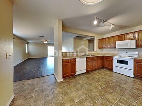 7504 S Sunrise Way in Buckeye, AZ - Building Photo - Building Photo