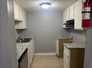 225 W McDowell Rd in Jackson, MS - Building Photo - Building Photo