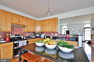 10736 Enfield Dr in Ellicott City, MD - Building Photo - Building Photo