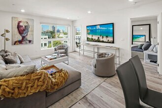 10608 Santa Monica Blvd. in Los Angeles, CA - Foto de edificio - Building Photo