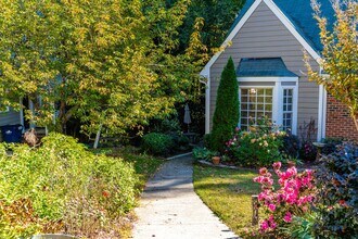 6732 Queen Annes Dr in Raleigh, NC - Building Photo - Building Photo