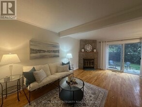 30 Bujold Ct in Ottawa, ON - Building Photo - Building Photo