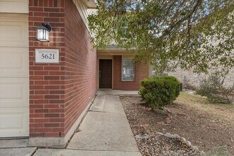 5621 Abby Ann Ln in Austin, TX - Building Photo - Building Photo