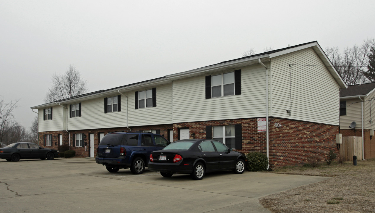 5109 Winton Rd in Fairfield, OH - Foto de edificio