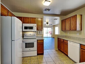 8142 W Preston Ln in Phoenix, AZ - Building Photo - Building Photo