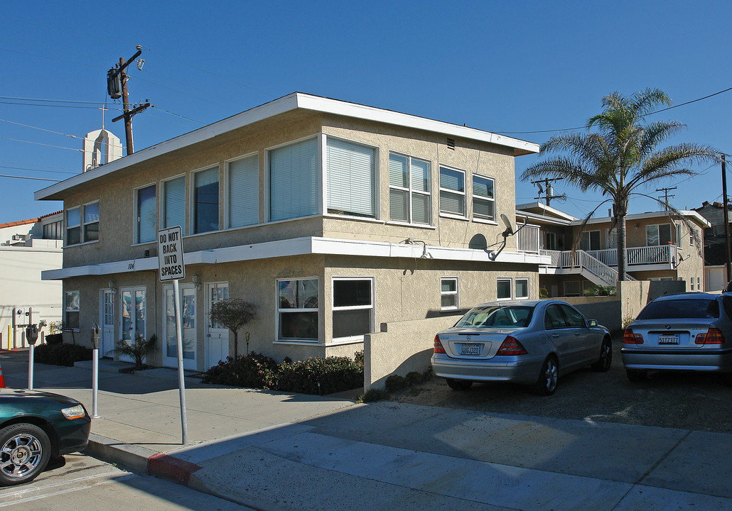 104 E 15th St in Newport Beach, CA - Building Photo