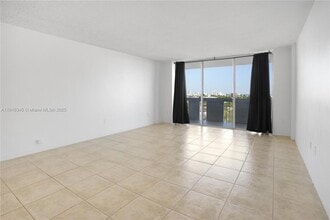 800 West Ave, Unit 924 in Miami Beach, FL - Building Photo - Building Photo