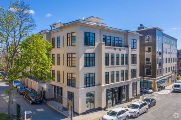 1467 Tremont St, Unit 403 in Boston, MA - Building Photo