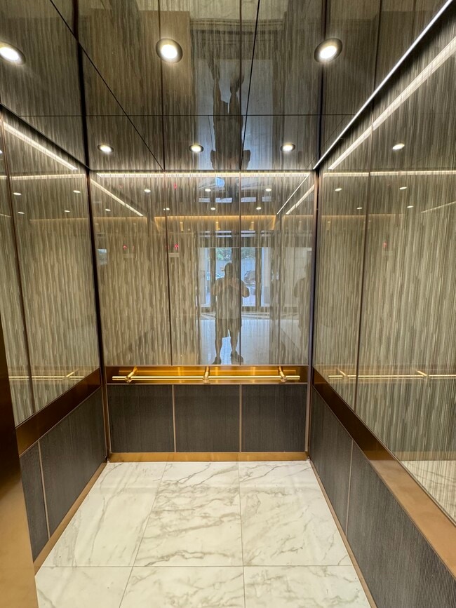 120 N Congress St in Jackson, MS - Foto de edificio - Building Photo