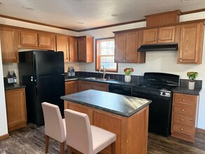 2500 Centennial Rd in Bismarck, ND - Foto de edificio - Building Photo