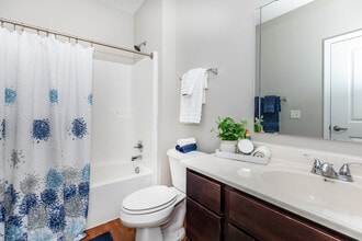 Vivio on Tenth in Indianapolis, IN - Foto de edificio - Building Photo