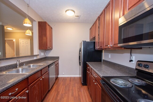 2704 Bradford Commons Dr in Louisville, KY - Building Photo - Building Photo