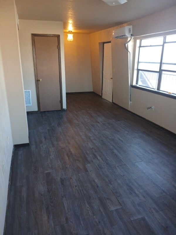902 Cynthia St in Wilburton, OK - Building Photo - Building Photo