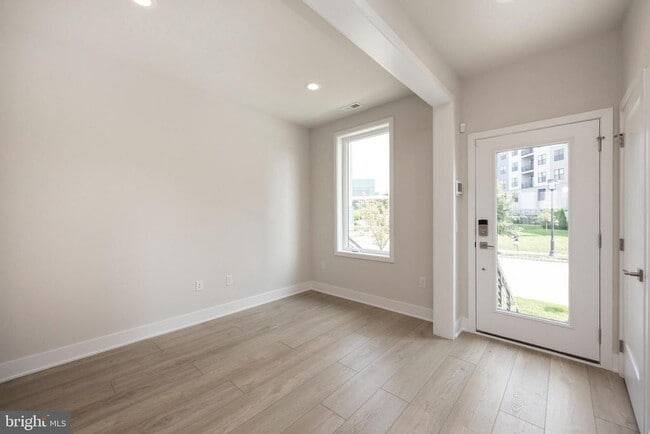 property at 903 Laurens Aly