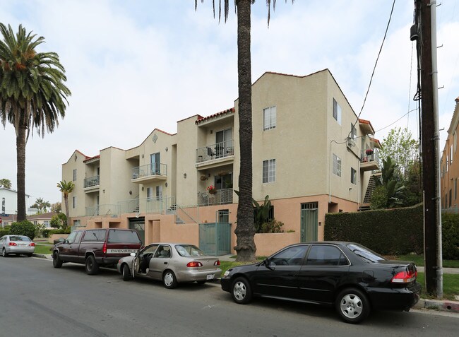 4404 Kensington Rd in Los Angeles, CA - Building Photo - Building Photo