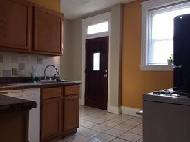 2357 Stratford Ave in Cincinnati, OH - Building Photo