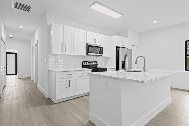 2810 NW 7th St in Fort Lauderdale, FL - Building Photo - Building Photo