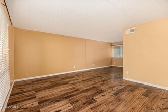 7141 N 16th St in Phoenix, AZ - Building Photo - Building Photo