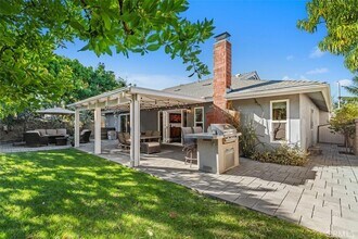 17552 Putney Cir in Huntington Beach, CA - Building Photo - Building Photo