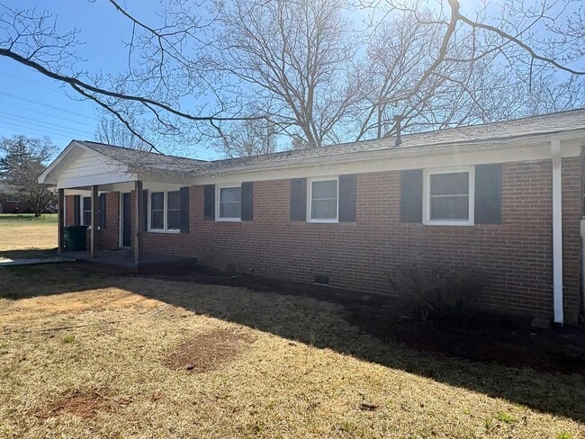 213 Morris St in Central, SC - Building Photo - Building Photo