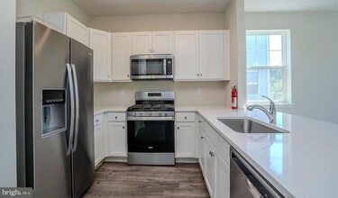 121 Mazzeo Dr in Glassboro, NJ - Building Photo - Building Photo