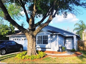 1413 Tiverton Dr in Brandon, FL - Building Photo