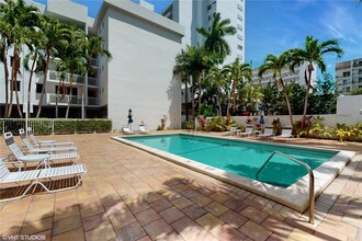 1666 West Ave, Unit 305 in Miami Beach, FL - Building Photo - Building Photo
