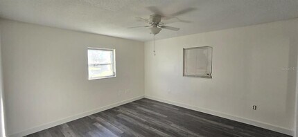 526 Reading St NW in Port Charlotte, FL - Building Photo - Building Photo