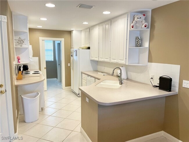 property at 5601 Cove Cir