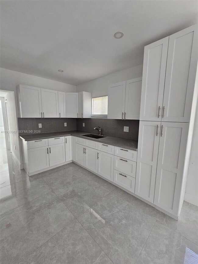 2488 SW 6th Ct in Fort Lauderdale, FL - Building Photo - Building Photo