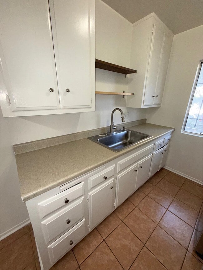 1114 W 18th St in Los Angeles, CA - Building Photo - Building Photo