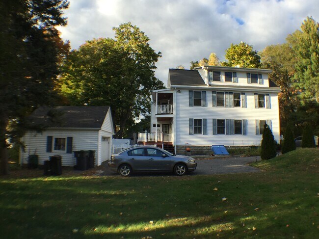 5 Linwood Rd, Unit 1 in Natick, MA - Foto de edificio - Building Photo