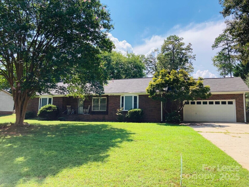 4969 Moonlite Bay Dr in Lake Norman of Catawba, NC - Building Photo