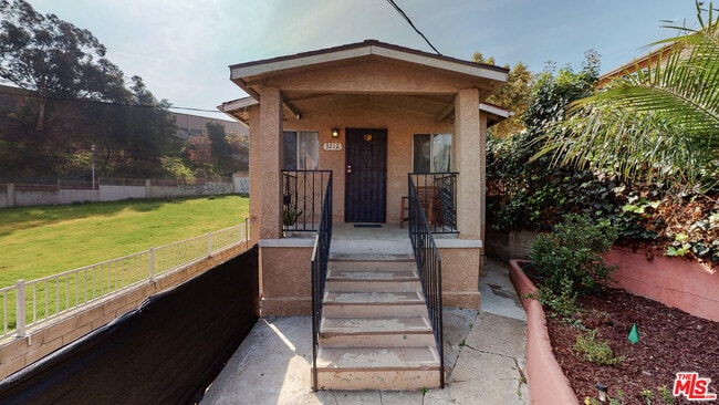 3212 Oregon St, Unit .5 in Los Angeles, CA - Foto de edificio - Building Photo