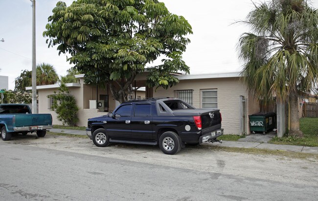 3091 SW 27th Ln in Miami, FL - Building Photo - Building Photo