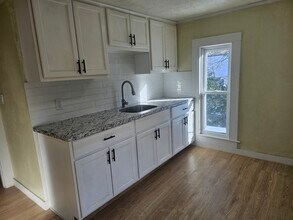22 Myrtle St in Manchester, CT - Building Photo - Building Photo