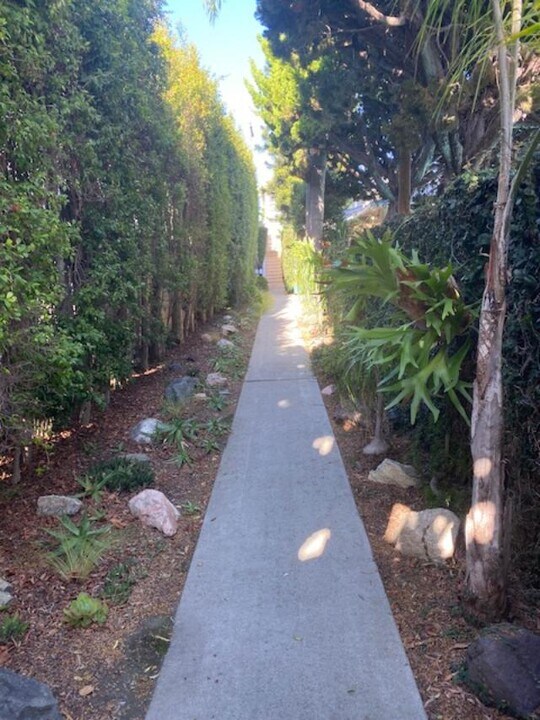 1517 Yale St, Unit A in Santa Monica, CA - Building Photo