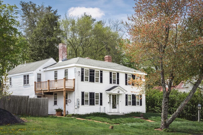 329 Main St, Unit 329 in West Newbury, MA - Foto de edificio - Building Photo