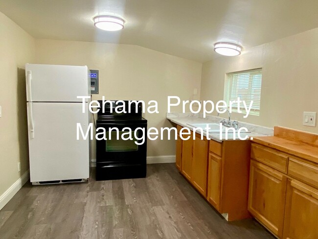 1033 Cedar St in Red Bluff, CA - Building Photo - Building Photo