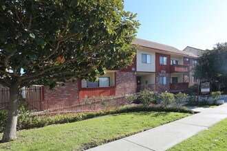 3736 Jasmine Ave in Los Angeles, CA - Foto de edificio - Building Photo