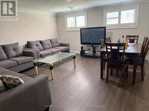 6 Jennifer Ct in Toronto, ON - Building Photo - Building Photo