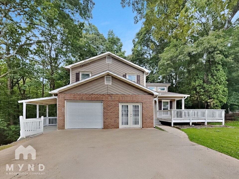 3004 Cardinal Dr in Lithia Springs, GA - Building Photo