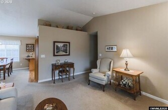 1096 Fuji Ln in Lebanon, OR - Building Photo - Building Photo