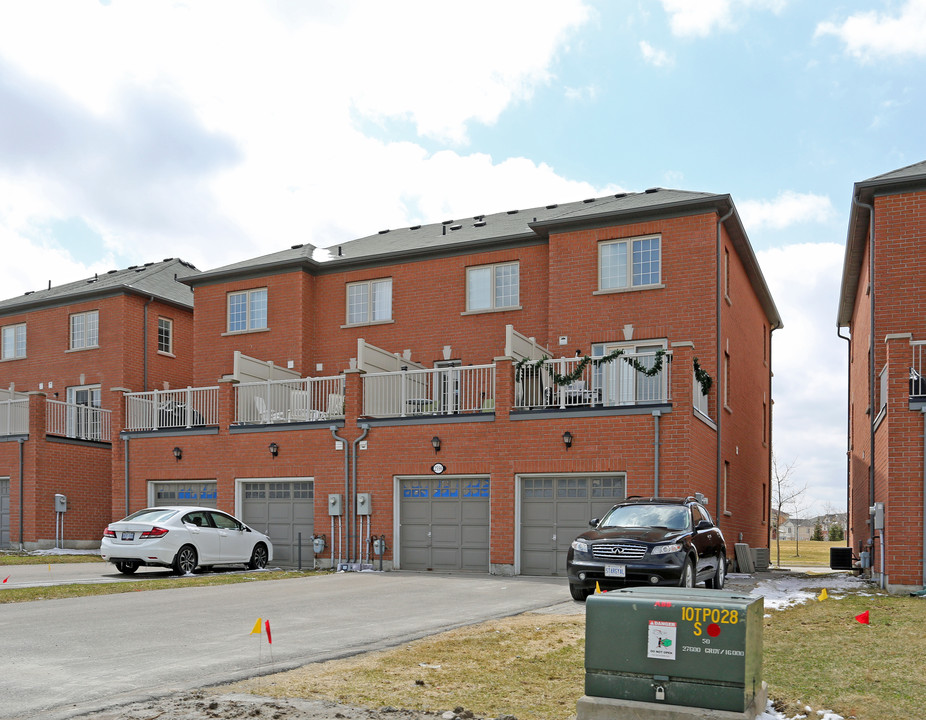 2594-2600 Bur Oak Ave in Markham, ON - Building Photo