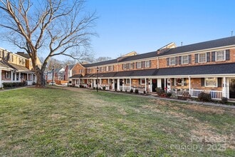 1318 Green Oaks Ln in Charlotte, NC - Building Photo - Building Photo